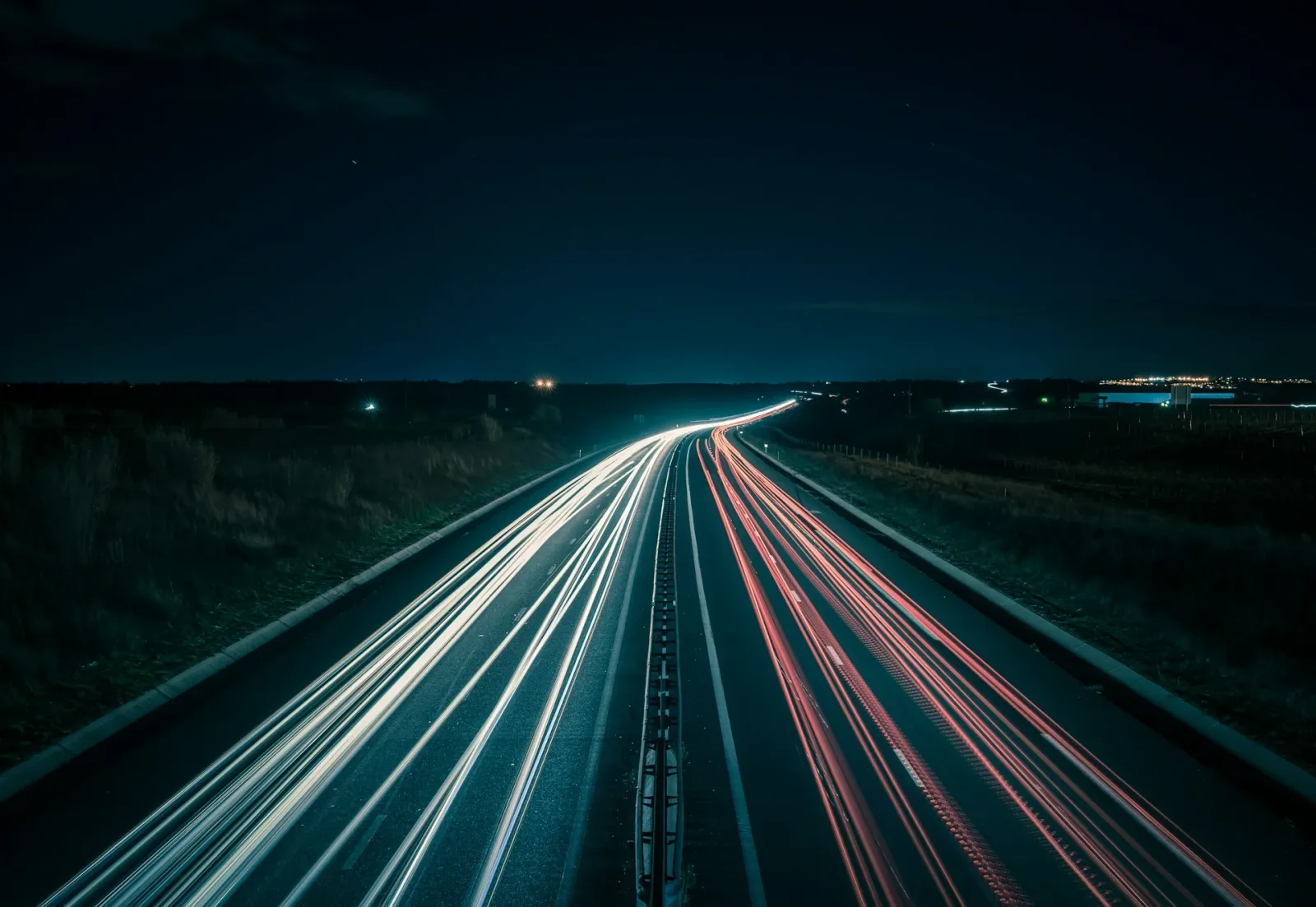 Autobahnverkehr in Langzeitbelichtung